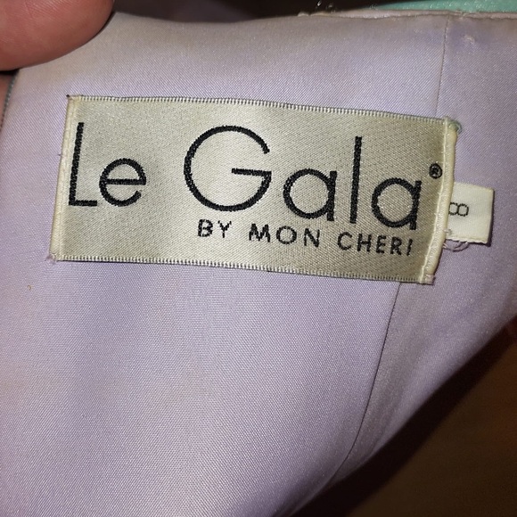 Gorgeous, barely worn formal gown - Picture 4 of 4